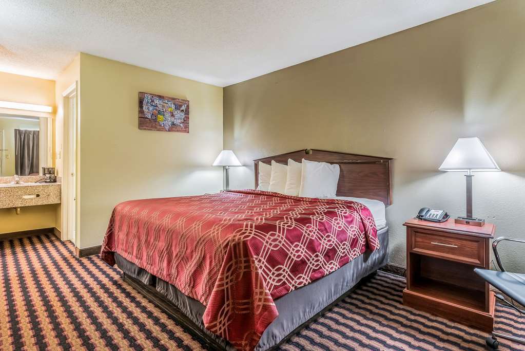 Econo Lodge *